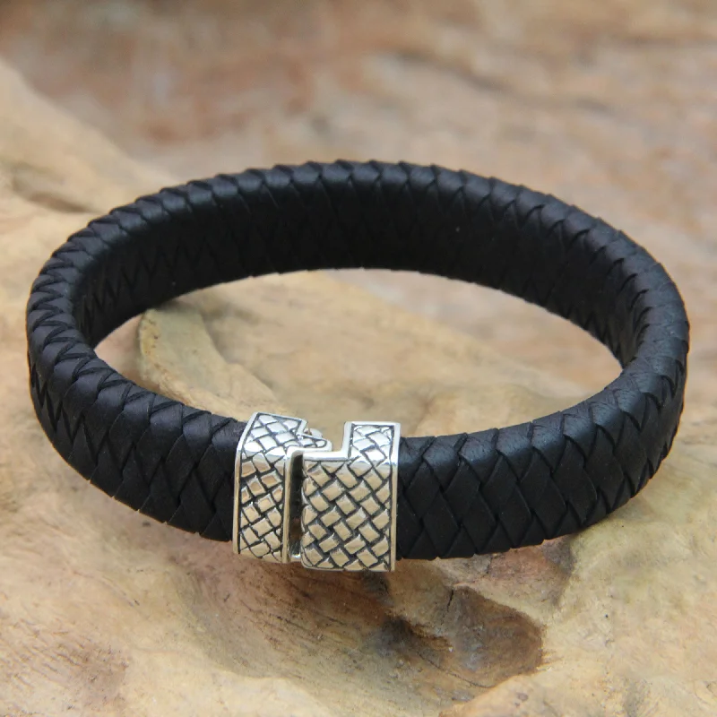 Best bangle bracelets with intricate filigree work for an artisanal, vintage vibe-Virile Leather Men's Bracelet